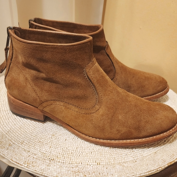 Johnston & Murphy Shoes - Johnston & Murphy Women Suede Leather Ankle Boots Siz 7. Good Conitoion